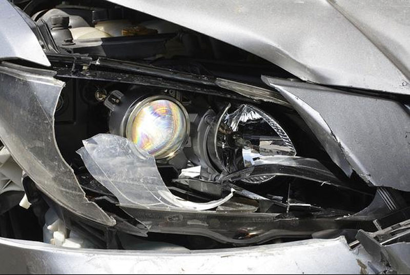 lexus with missing headlamp